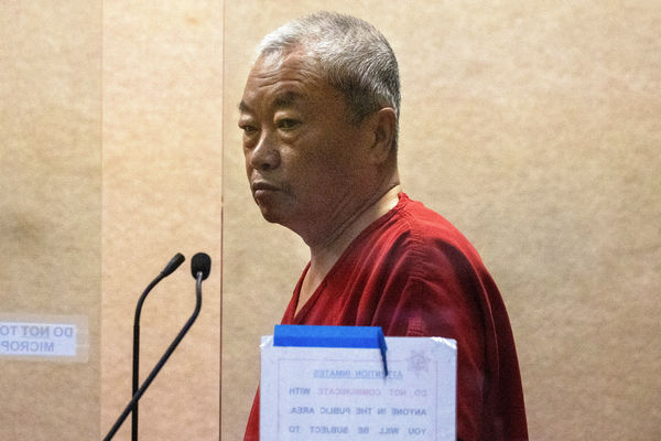 ▲▼66歲中國公民趙春利在北加州2間農場槍殺7名同事，25日出庭受審。（圖／路透）