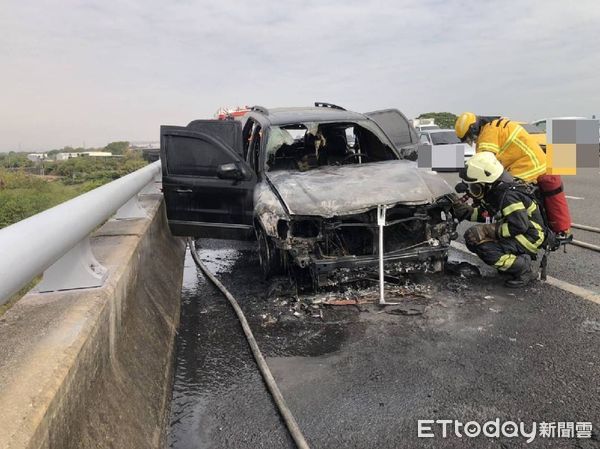 ▲▼國道3號火燒車。（圖／記者鄧木卿翻攝）