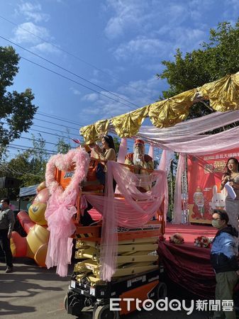 ▲▼ 大福興宮「我愛月老 逗陣來作伴 真愛聯誼」未婚女子抛繡球活動  。（圖／嘉義市政府提供）