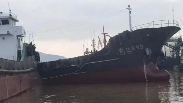 ▲▼中國漁船菲律賓海域進水　7名船員獲救。（圖／翻攝菲律賓海警）