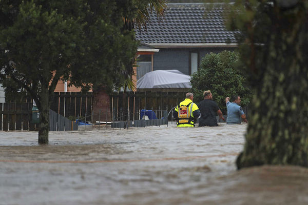 ▲▼紐西蘭最大城奧克蘭27日迎來雷暴雨，導致城內洪水氾濫。（圖／CFP）