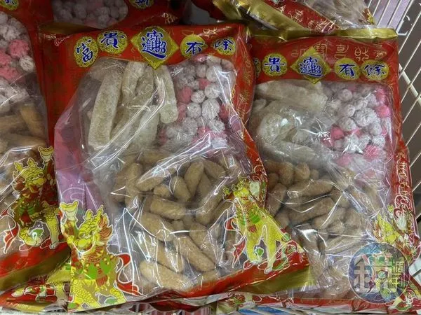 生仁糖又名「天公豆」，是拜天公時必備的供品。