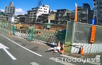 桃園貨車「逼退行人阿嬤」紅到日本　千人傻眼轟爆司機：歸還駕照