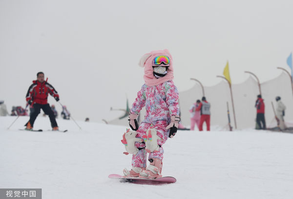 ▲遊客在寧夏體驗滑雪。（圖／CFP）