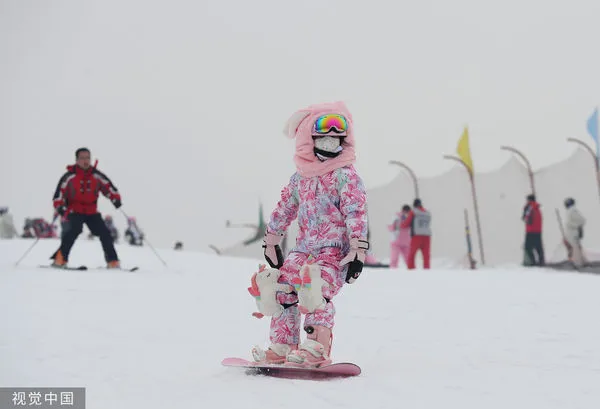 ▲遊客在寧夏體驗滑雪。（圖／CFP）