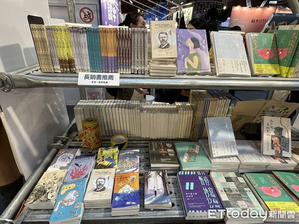 ▲▼2023台北國際書展，讀字公民書區打造「讀字工地」。（圖／記者林育綾攝）