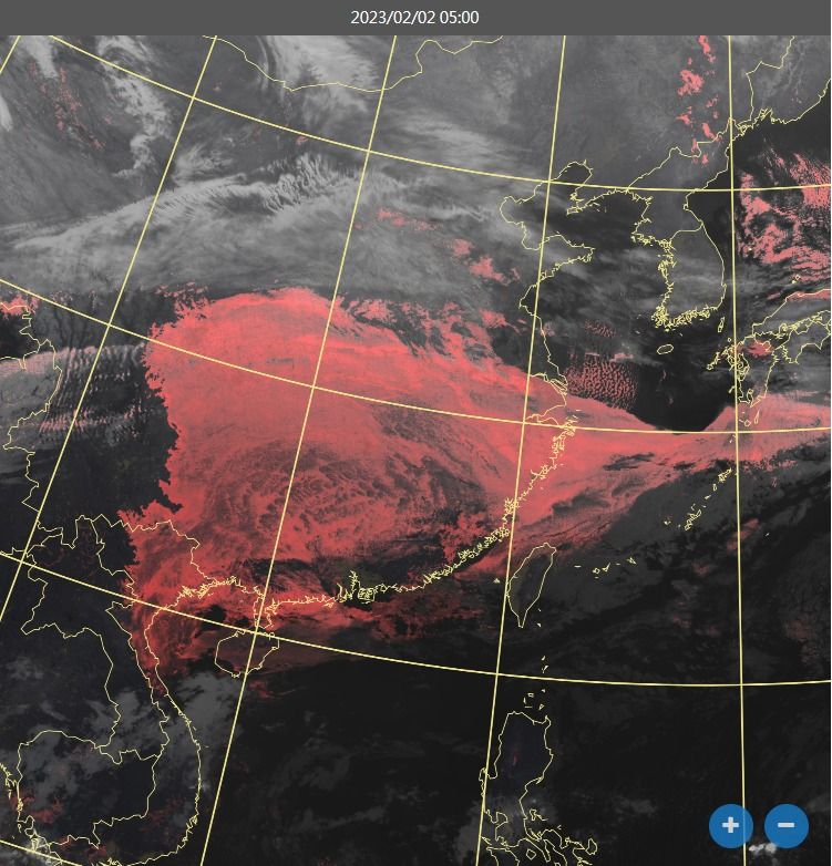 ▲▼鄭明典指出，以夜間模式的衛星影像來看，紅色代表著「低雲」或「霧」。（圖／翻攝自鄭明典臉書）