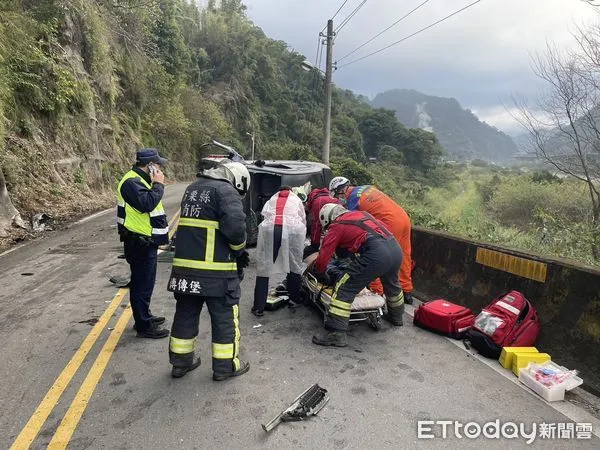 ▲▼苗栗自撞山壁車禍駕駛身亡。（圖／記者蔡文淵翻攝）