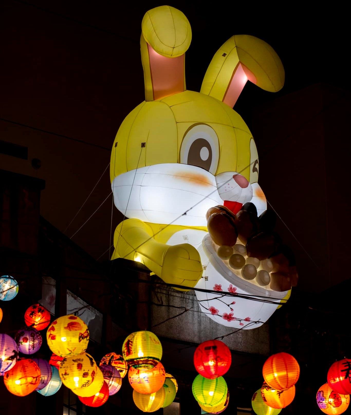 ▲今年大稻埕展出的兔型燈籠。（圖／翻攝國發會臉書）