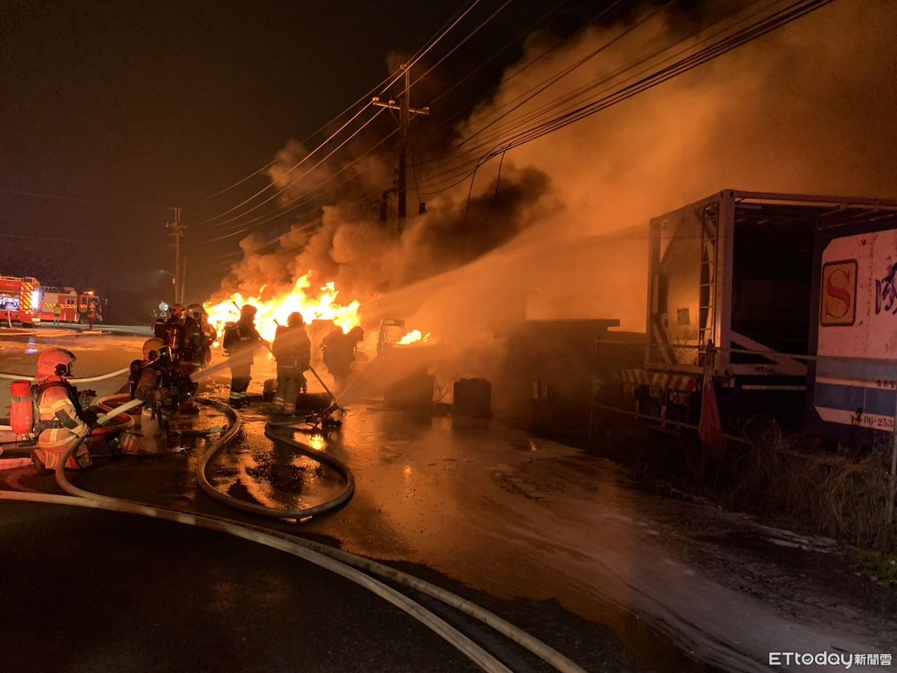 高雄|快訊／工廠大火燒輪胎！市府深夜示警「台南7區、高雄3區關門窗」 | ETtoday社會新聞 | ETtoday新聞雲