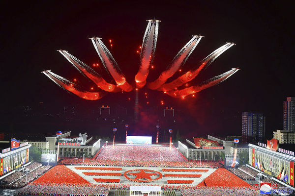 ▲▼北韓平壤金日成廣場去年4月25日進行大規模閱兵儀式。（圖／達志影像／美聯社）