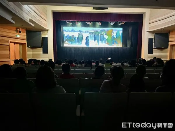 ▲▼在滬台胞家庭在上海木偶劇場欣賞海派木偶劇「孫悟空三打白骨精」。（圖／記者趙禕攝）