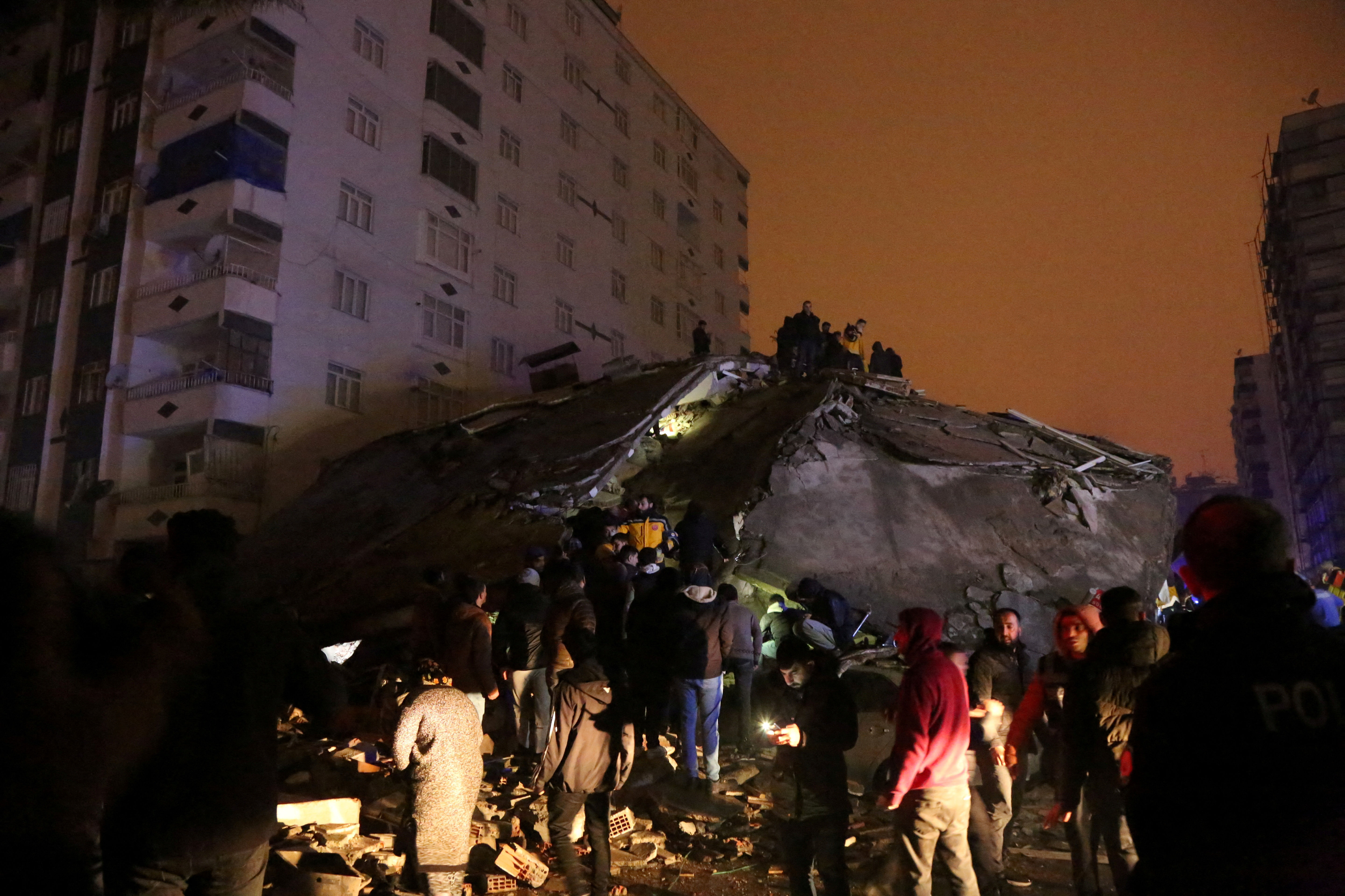 ▲▼ 土耳其7.8強震，東南部最大城迪亞巴克爾（Diyarbakir）災情。（圖／路透）