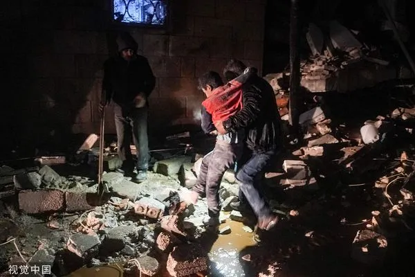 ▲▼ 土耳其發生強震，鄰國敘利亞建築物倒塌。（圖／CFP）