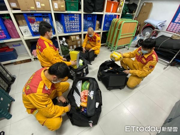 ▲因應土耳其震災傷亡台北市消防局搜救隊整裝待發。（圖／記者張君豪翻攝）