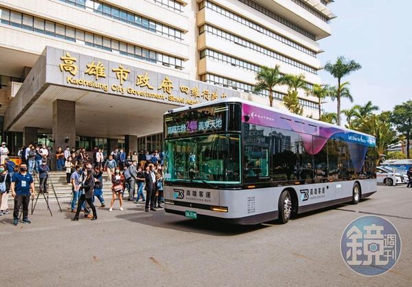 鴻海電動巴士MODEL T已正式上路，揚言未來要拿下國內50%以上市占率。