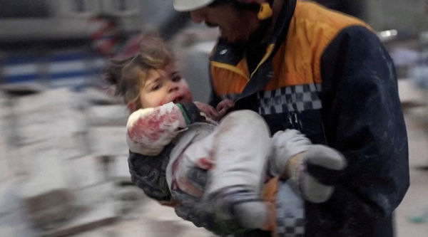 ▲▼敘利亞1歲半女童伊斯梅爾（Raghad Ismail）的家在6日大地震中被震垮，她奇蹟般毫髮無傷獲救，但母親和2名手足喪命。（圖／路透）