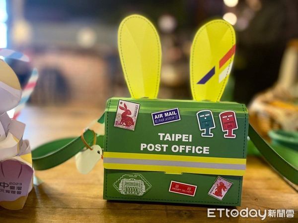 ▲▼台北郵局推出「兔兔郵差包小提燈」。（圖／林佳葦提供）