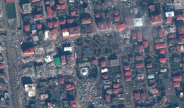 ▲▼美國太空技術公司「馬薩爾科技」（Maxar Technologies）拍攝的衛星圖像，土耳其南部城鎮伊斯拉希耶（Islahiye）地震前後對比畫面。（圖／路透）