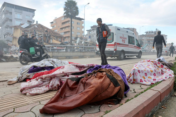 ▲▼土耳其地震導致南部哈泰省（Hatay）傷亡慘重，全省死亡人數達1647人，是目前土耳其最多罹難者的省份。外媒稱，當地許多屍體被棄置街上數小時。（圖／路透）