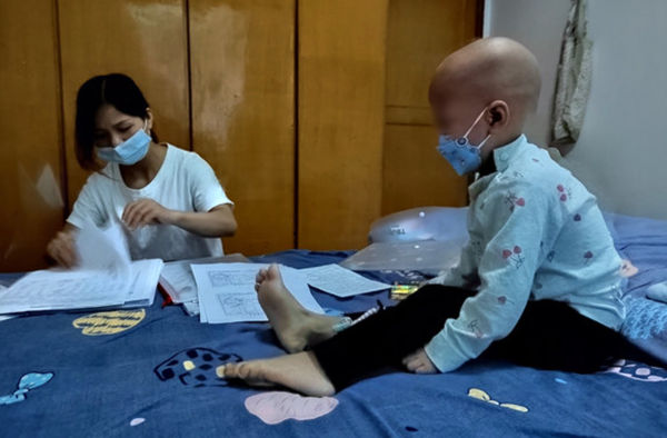 ▲湖南郴州一名3歲女童患上「兒童癌王」之稱的神經母細胞瘤。（圖／翻攝微公益平台）