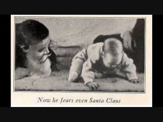 ▲小艾伯特被白鼠加上噪音嚇到後，從此連聖誕老人的鬍子也害怕。（圖／翻攝自YouTube／Johncheezy）