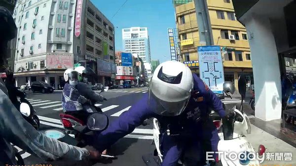 ▲台南市警二分局警方利用警政系統及時攔查逮獲涉嫌竊車及持有安毒的越南移工胡姓男子送辦。（圖／記者林悅翻攝，下同）