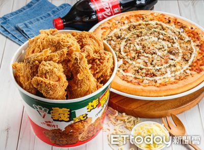 一路嗑到月底！速食店「大披薩+6塊炸雞下殺73折吃」　口味任選