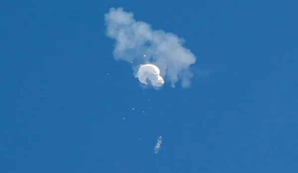 ▲▼中國「間諜氣球」被擊落後，軍方在南卡海域進行打撈作業。（圖／路透）