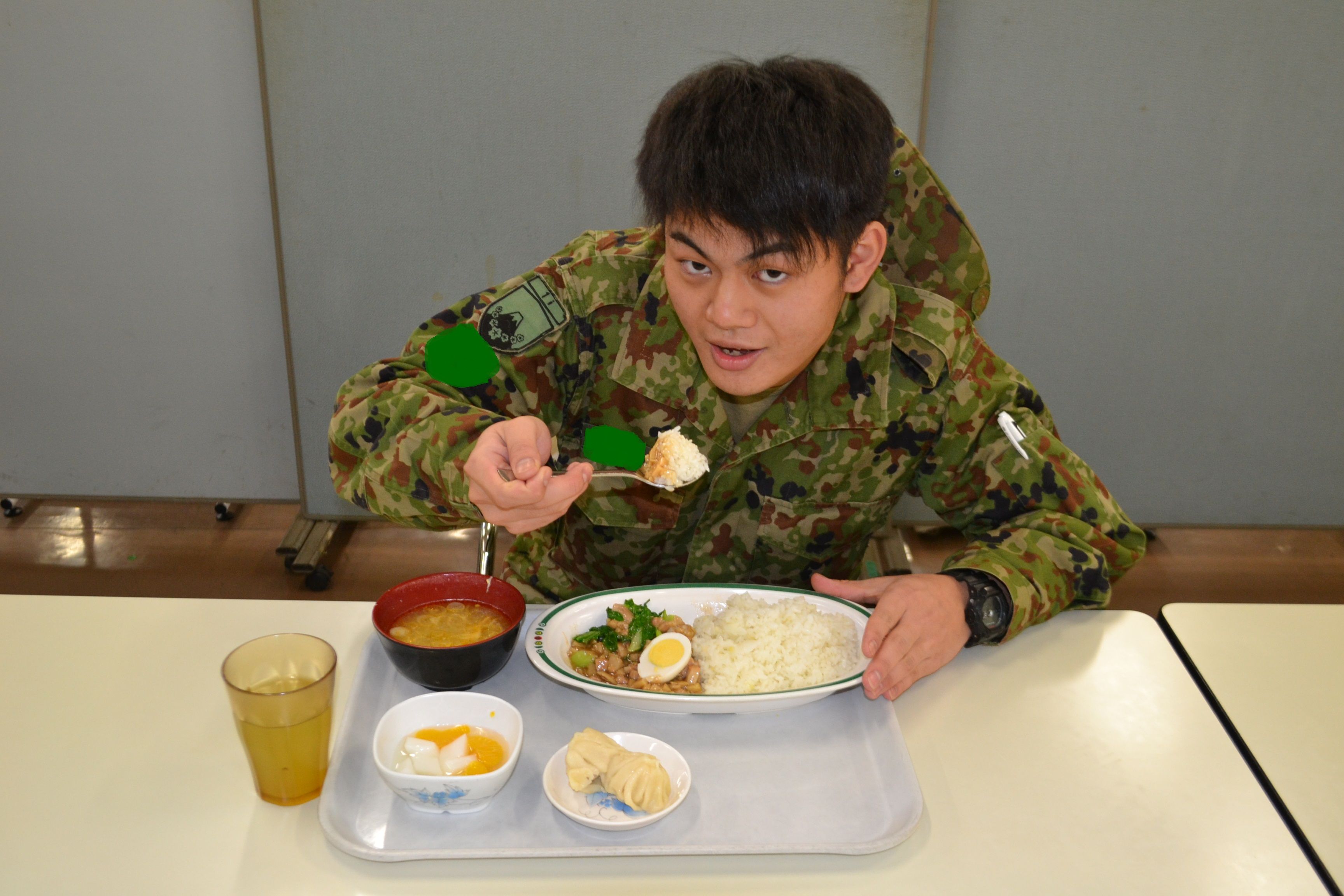 ▲▼日本自衛隊菜單驚見「魯肉飯」！隊員許願成真大口吃　手繪國旗謝台灣。（圖／陸上自衛隊　練馬駐屯地@Jgsdf_Nerima）