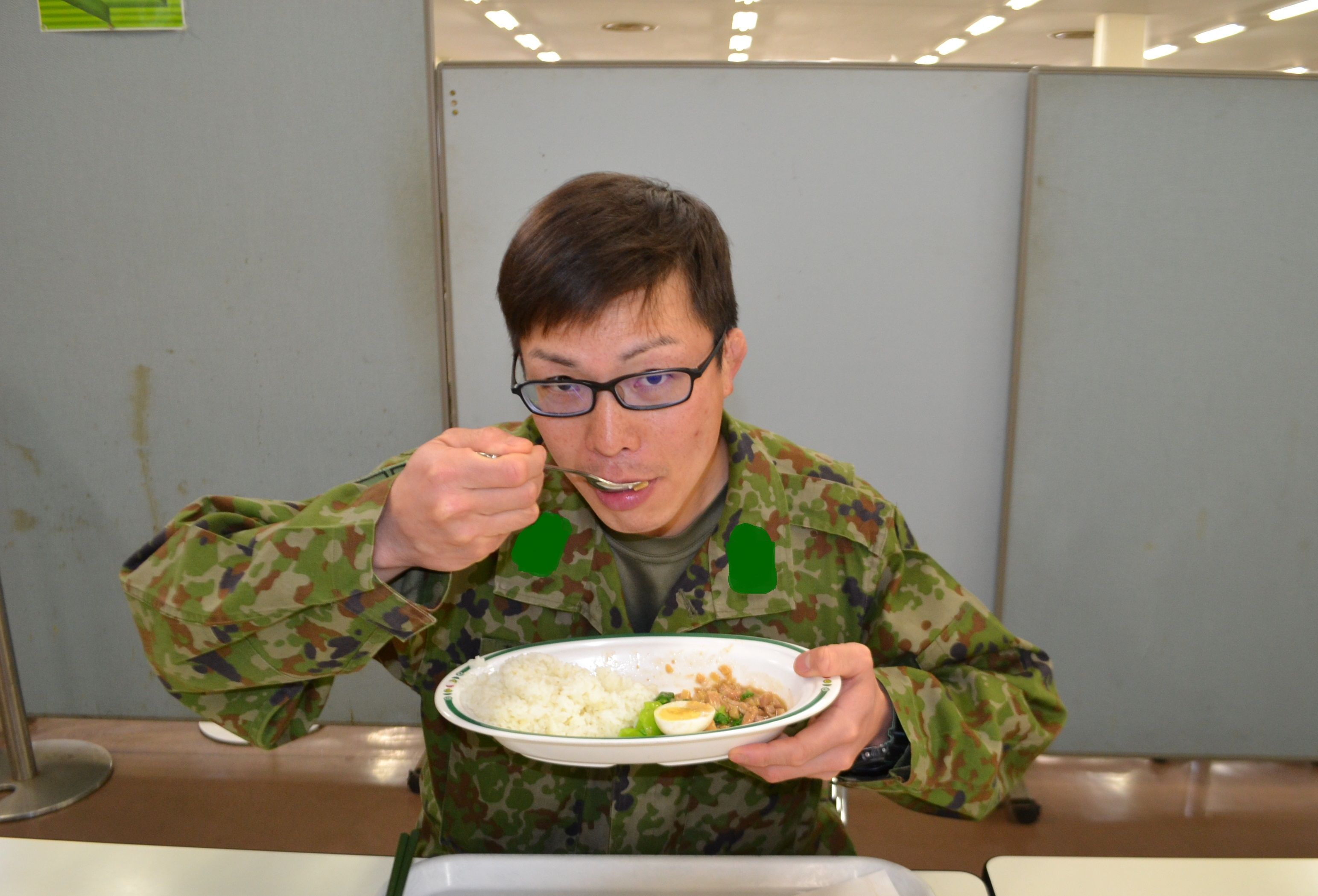 ▲▼日本自衛隊菜單驚見「魯肉飯」！隊員許願成真大口吃　手繪國旗謝台灣。（圖／陸上自衛隊　練馬駐屯地@Jgsdf_Nerima）