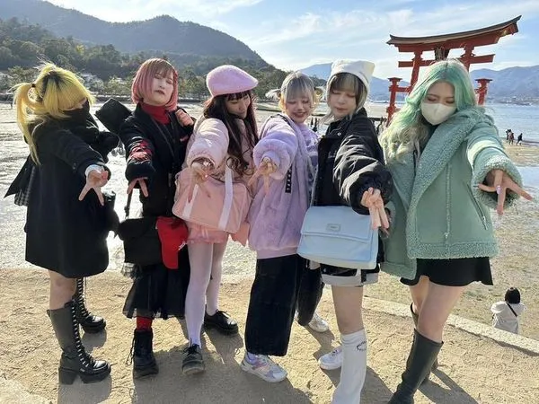 日本地下偶像女團「PLANCK STARS」為演出，以重口味噱頭作為宣傳。（翻攝自推特@planckstars）