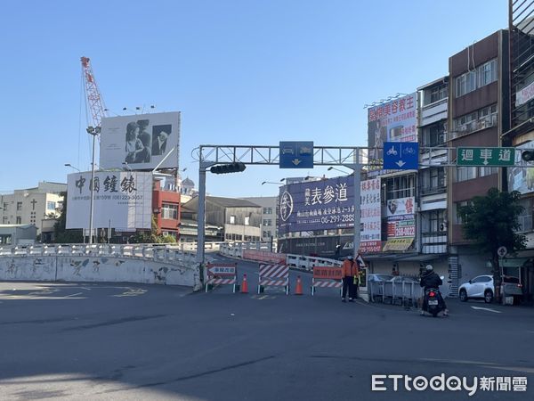 ▲台南東門陸橋封閉施工，交通局對周邊道路號誌週期改善，讓交通更順暢。（圖／記者林悅翻攝，下同）