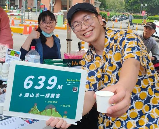 ▲安坑輕軌園遊會市集開幕 新北蔬菜、好茶、羊乳等你來嘗鮮。（圖／新北市農業局提供）