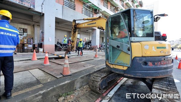 ▲基隆七堵瓦斯管線遭挖破修復完成 謝國樑要求建立緊急應變SOP。（圖／記者郭世賢翻攝）