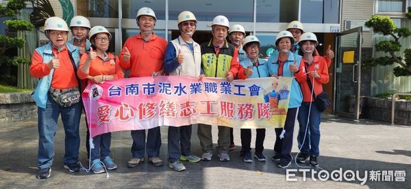 ▲台南做工行善團出動志工70人，努力為弱勢改善居住環境。（圖／記者林悅翻攝，下同）