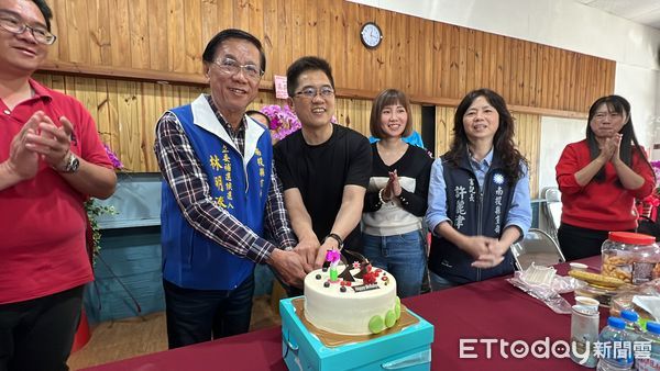 ▲▼國民黨祕書長黃健庭到南投幫林明溱提前慶生。（圖／林明溱競選總部提供）