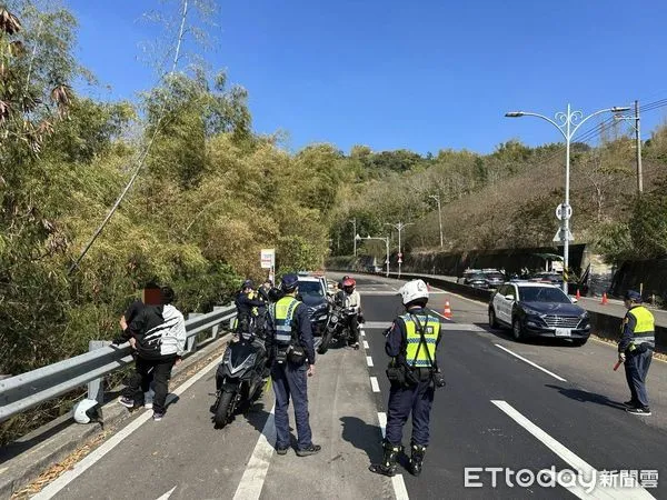 ▲台南市歸仁分局特於12日下午結合市警局交通警察大隊、台南監理站等單位，於龍崎區市道182線27.6公里追焦手易聚集路段，執行取締改裝車輛、防制危險駕車等聯合專案勤務。（圖／記者林悅翻攝，下同）