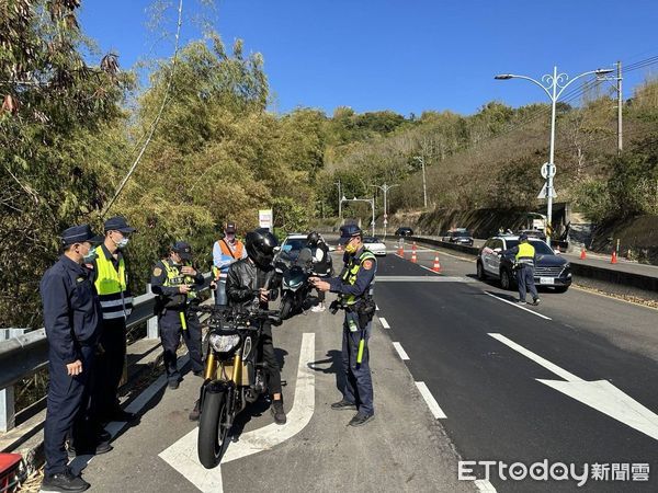 ▲台南市歸仁分局特於12日下午結合市警局交通警察大隊、台南監理站等單位，於龍崎區市道182線27.6公里追焦手易聚集路段，執行取締改裝車輛、防制危險駕車等聯合專案勤務。（圖／記者林悅翻攝，下同）