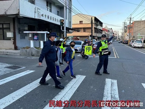 ▲▼  民雄分局開學日護童專案  。（圖／民雄分局提供）