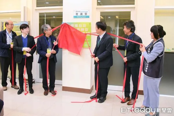 ▲國科會林敏聰副主委(左三)屏科大張金龍校長(右三)國科會自然處羅夢凡處長(左二)           。（圖／屏東科技大學提供，下同）