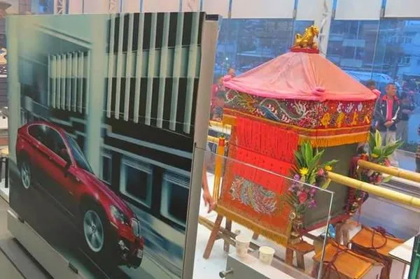 ▲▼ 白沙屯媽粉紅超跑由來。（圖／翻攝白沙屯拱天宮臉書）