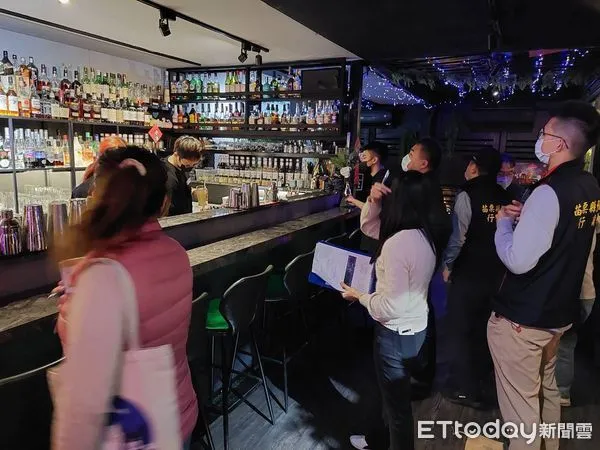 ▲▼苗栗縣政府關心青少年身心健康 全面稽查營業處所禁止販賣、提供未成年人酒類。（圖／記者蔡文淵翻攝）
