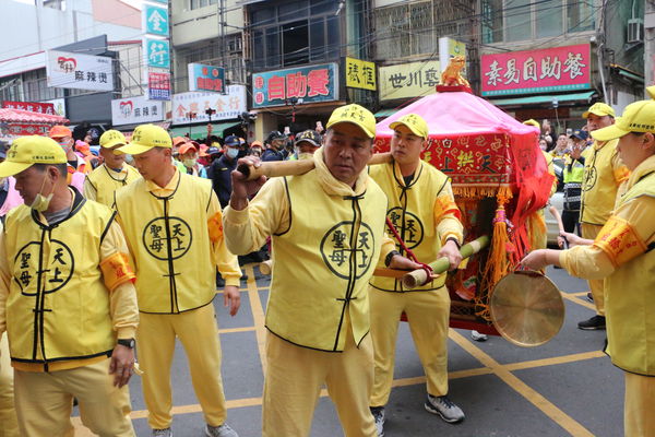 ▲白沙屯媽祖鑾轎停員榮醫院。（圖／員榮醫院提供）