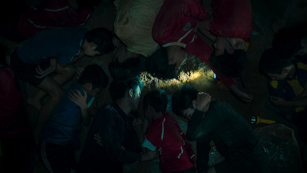 ▲▼《受困13人：我們的泰國洞穴生還錄》。（圖／Netflix提供）