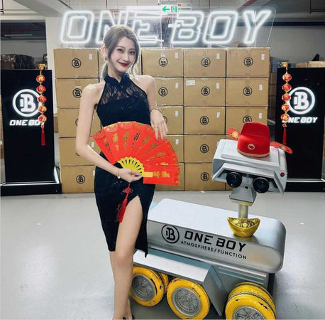 ▲▼電商衝鋒俠3／ONE BOY老闆女友「文大子瑜」　逆天長腿美麗臉蛋IG粉絲26.9萬人。（圖／CTWANT提供）