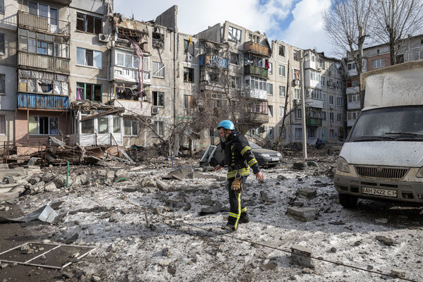 ▲▼烏克蘭頓涅茨克州波克羅夫斯克的公寓慘遭俄軍導彈襲擊。（圖／路透）