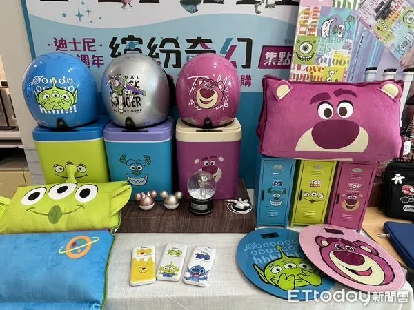 ▲▼迪士尼100周年第二波限量周邊。（圖／記者周姈姈攝）