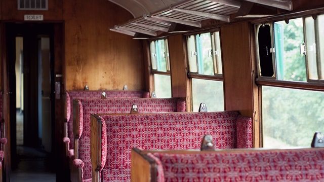 ▲▼火車,列車,火車座位,火車車廂。（圖／取自免費圖庫unsplash）