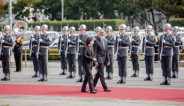 ▲▼總統蔡英文以軍禮迎接巴拉圭共和國總統阿布鐸（Mario Abdo Benítez）。（圖／總統府提供）